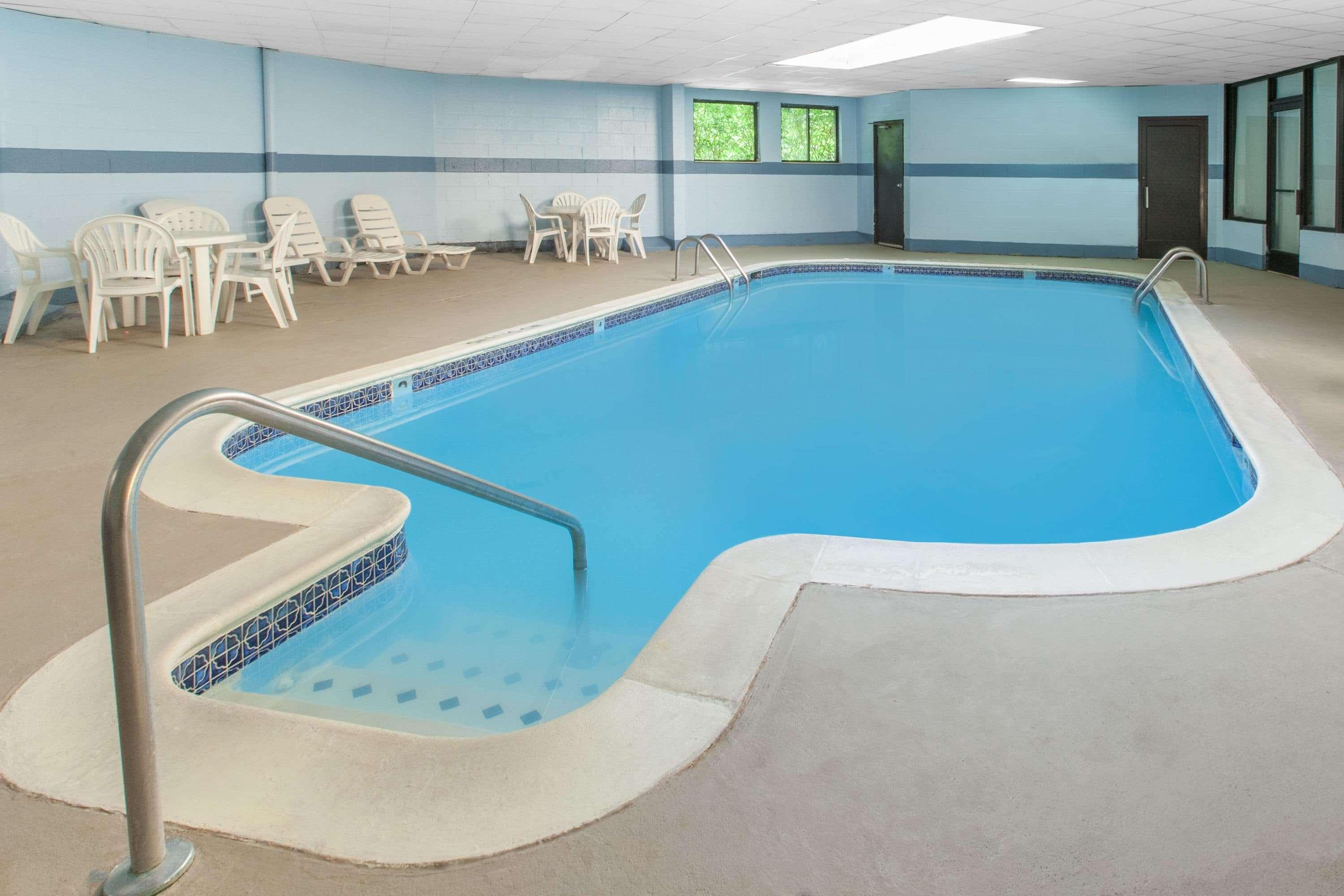 Days Inn & Suites By Wyndham Madison Heights Mi Eksteriør billede