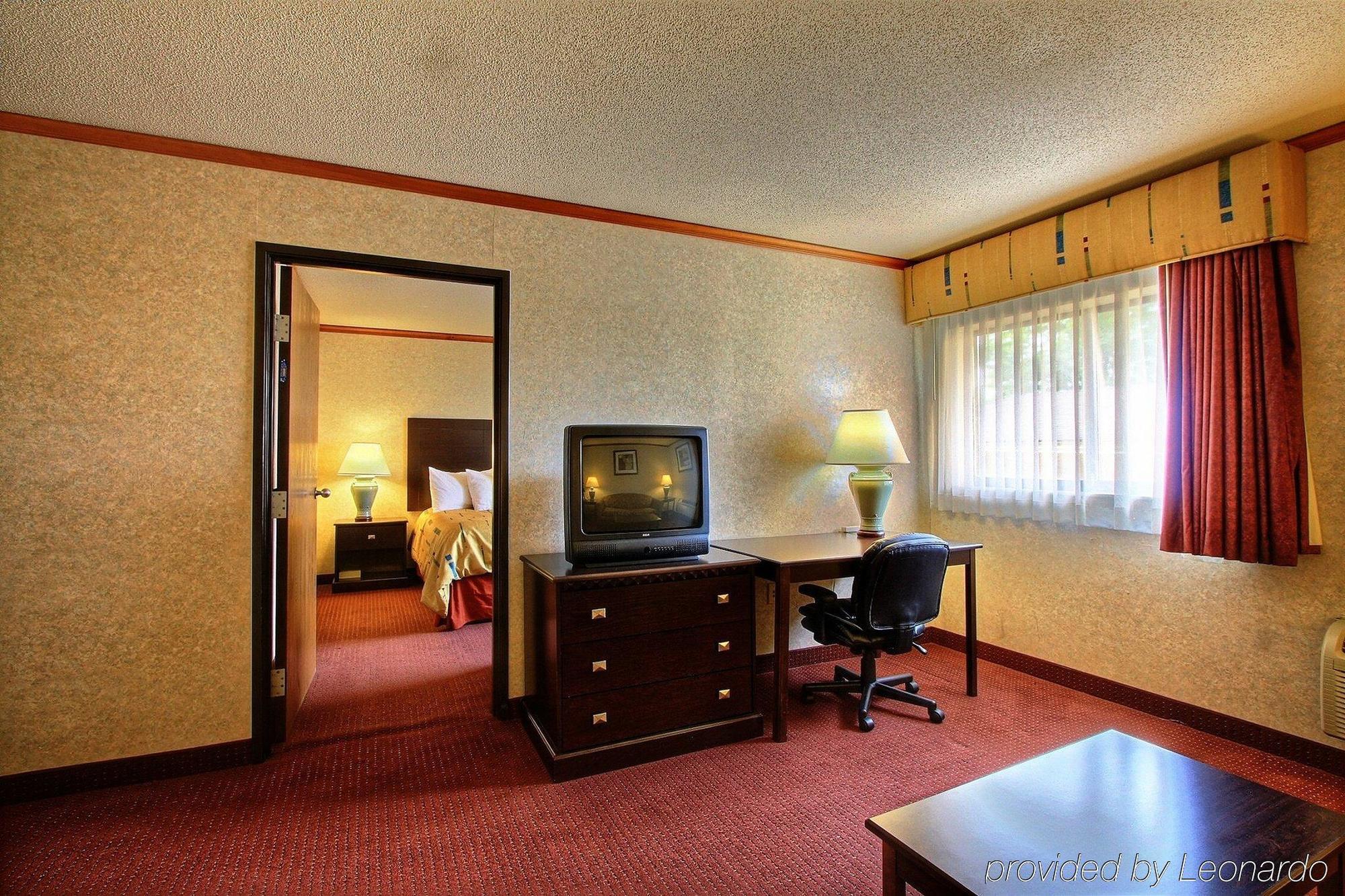 Days Inn & Suites By Wyndham Madison Heights Mi Værelse billede