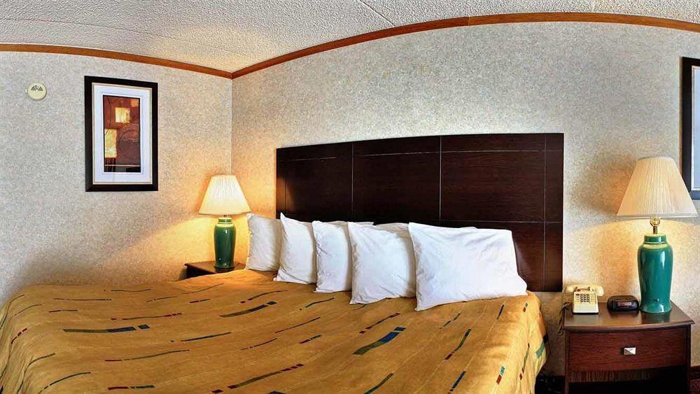 Days Inn & Suites By Wyndham Madison Heights Mi Eksteriør billede