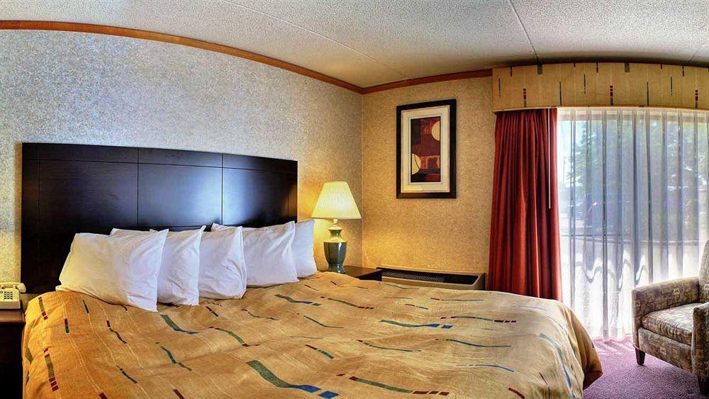 Days Inn & Suites By Wyndham Madison Heights Mi Eksteriør billede