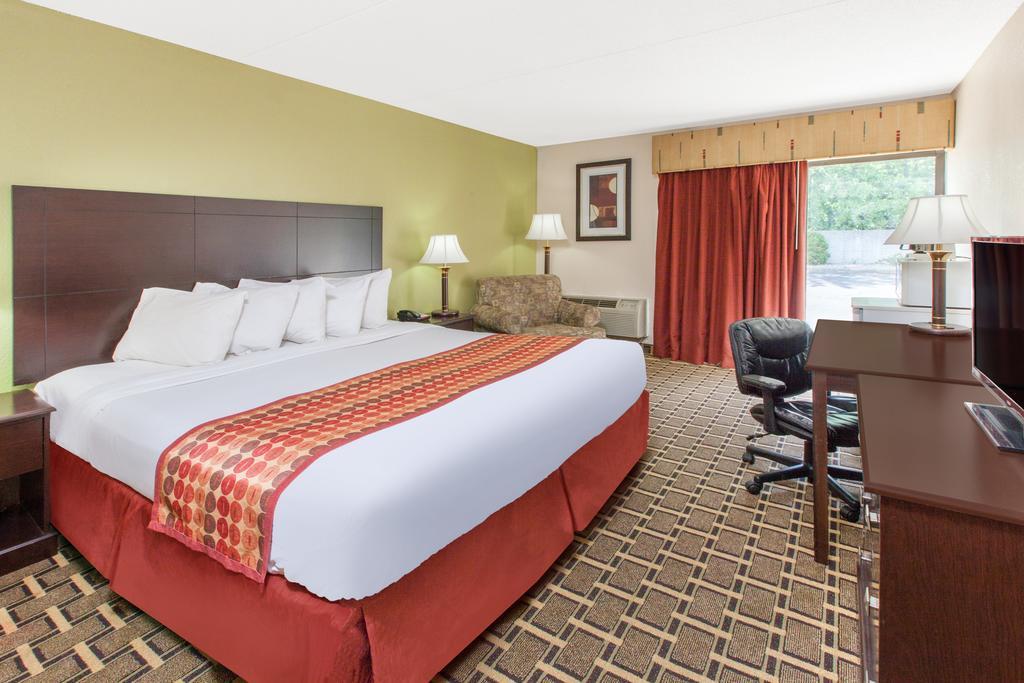 Days Inn & Suites By Wyndham Madison Heights Mi Eksteriør billede