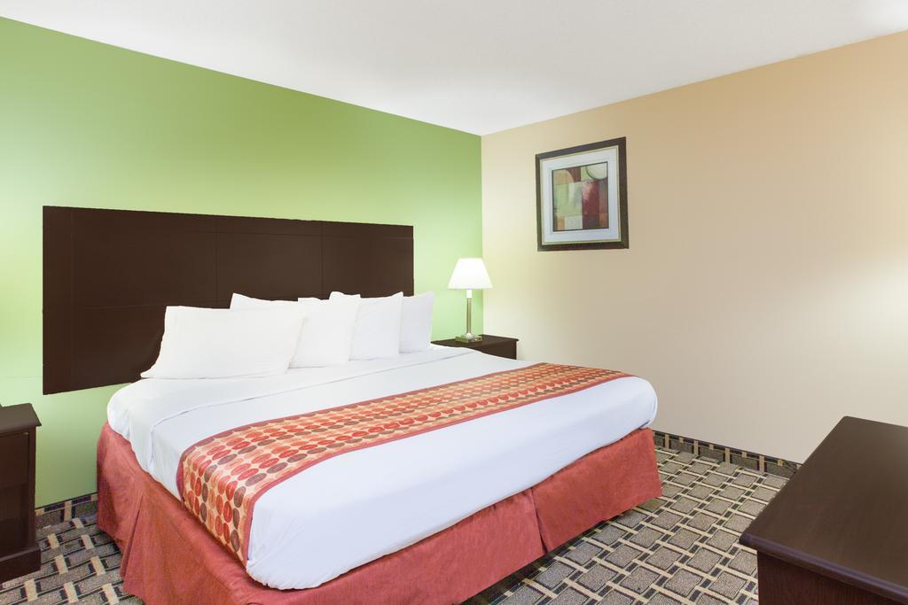 Days Inn & Suites By Wyndham Madison Heights Mi Eksteriør billede
