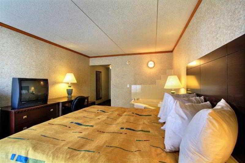 Days Inn & Suites By Wyndham Madison Heights Mi Eksteriør billede