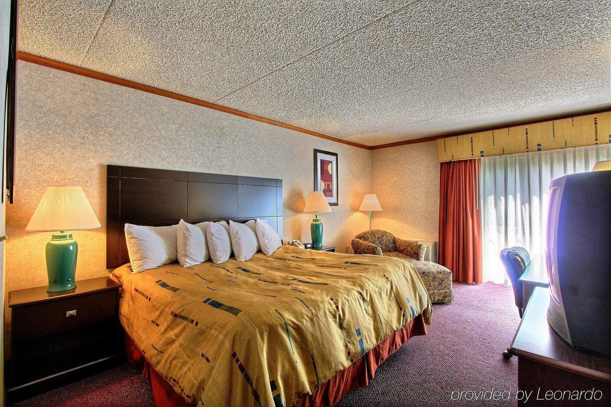 Days Inn & Suites By Wyndham Madison Heights Mi Eksteriør billede